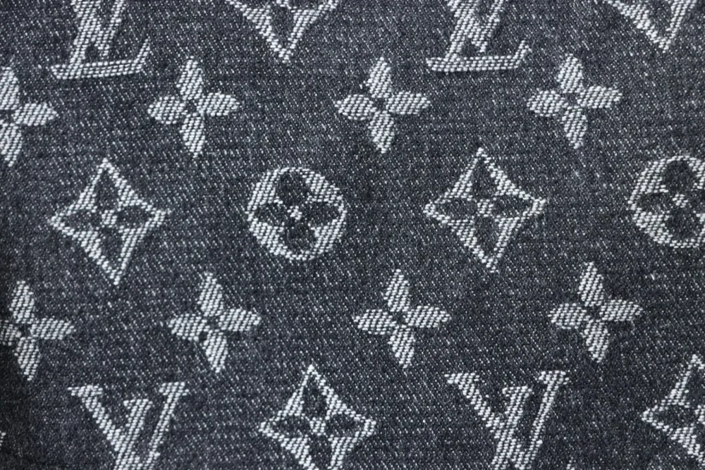 Langarm-T-Shirt mit Rundhalsausschnitt und Monogramm-Nähten – Bild 5