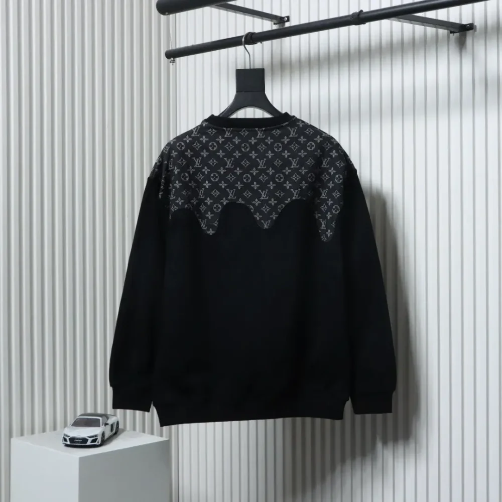 Langarm-T-Shirt mit Rundhalsausschnitt und Monogramm-Nähten – Bild 2