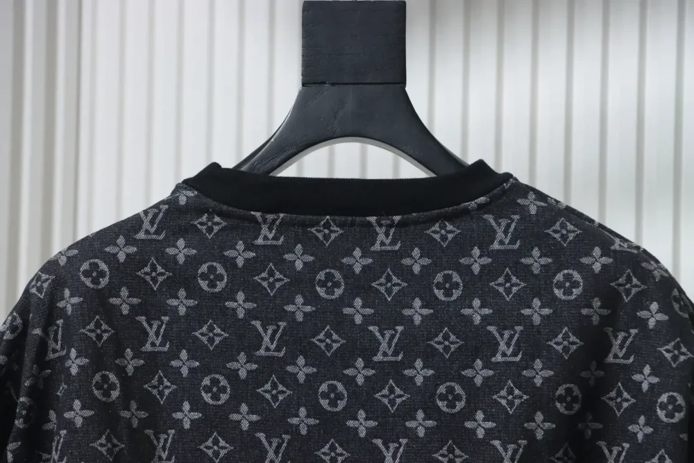 Langarm-T-Shirt mit Rundhalsausschnitt und Monogramm-Nähten – Bild 4
