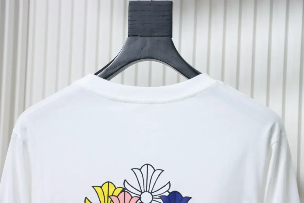 Langarm-T-Shirt mit buntem Kreuz-Print – Bild 12