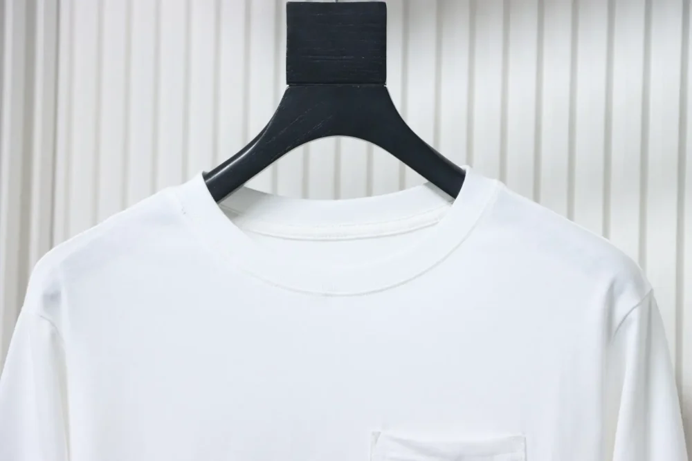 Langarm-T-Shirt mit buntem Kreuz-Print – Bild 11