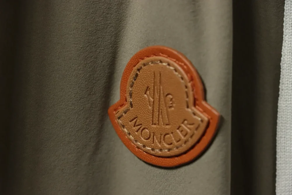 Moncler-Hose mit Weblogo – Bild 9