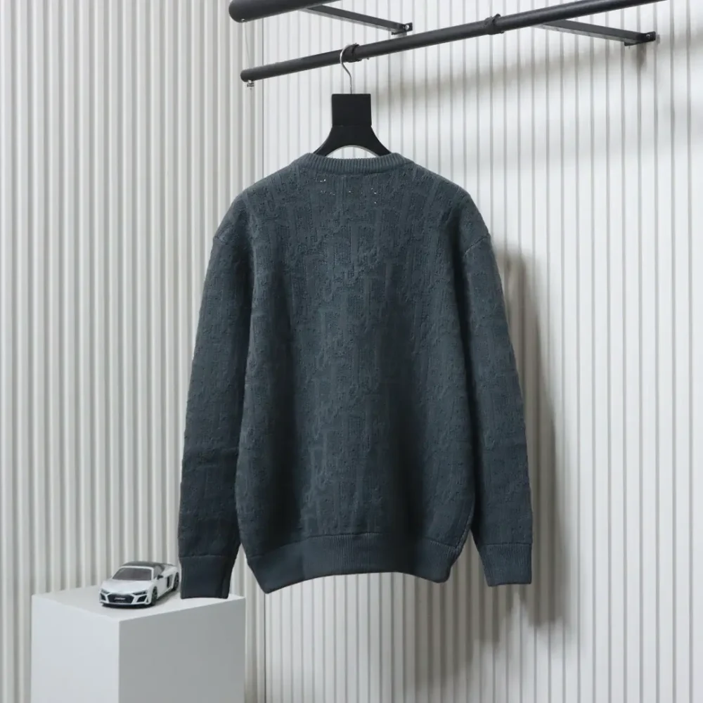 Neu eingetroffener grauer Allover-Jacquard-Strickpullover – Bild 2