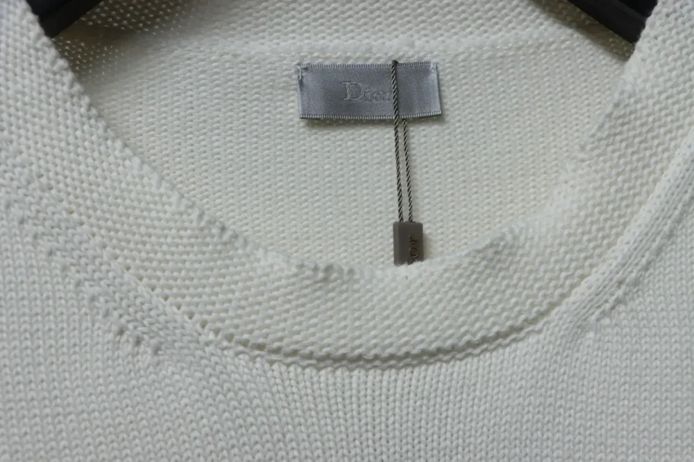 Neuer Strickpullover mit Rundhalsausschnitt und charakteristischer Buchstabenstickerei – Bild 8