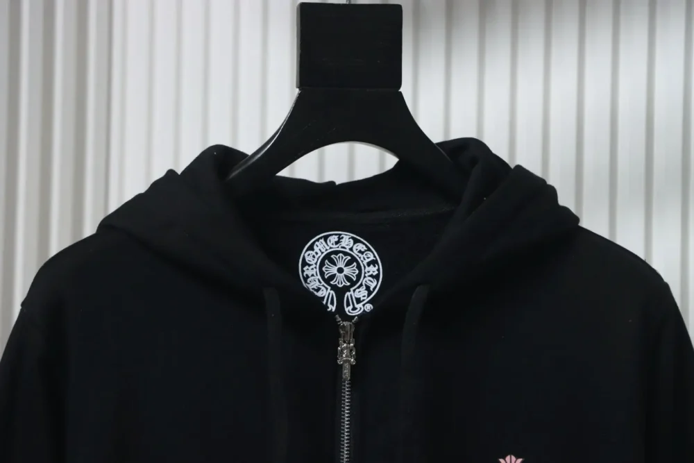 Reißverschlussjacke mit buntem Kreuzdruck – Bild 16