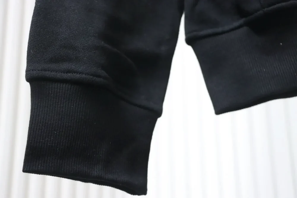 Reißverschlussjacke mit buntem Kreuzdruck – Bild 13