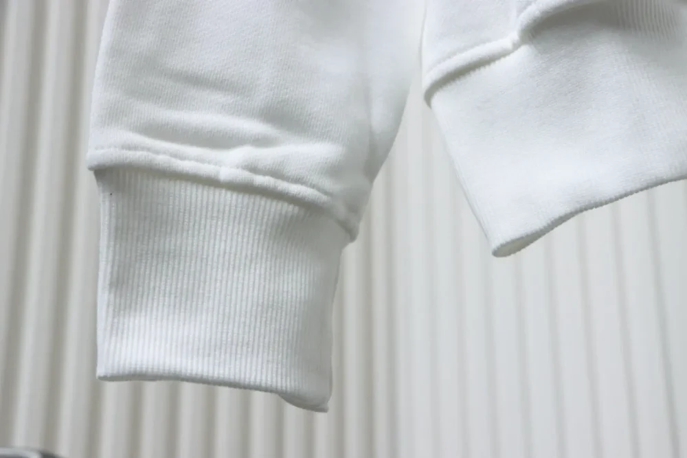 Reißverschlussjacke mit buntem Kreuzdruck – Bild 10