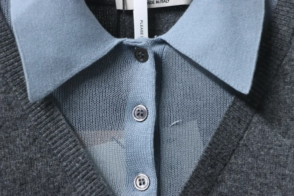 Rollkragenpullover mit Farbblockdesign – Bild 5