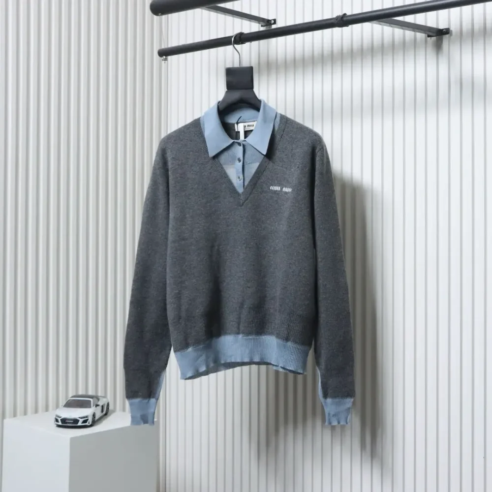 Rollkragenpullover mit Farbblockdesign