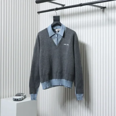 Rollkragenpullover mit Farbblockdesign