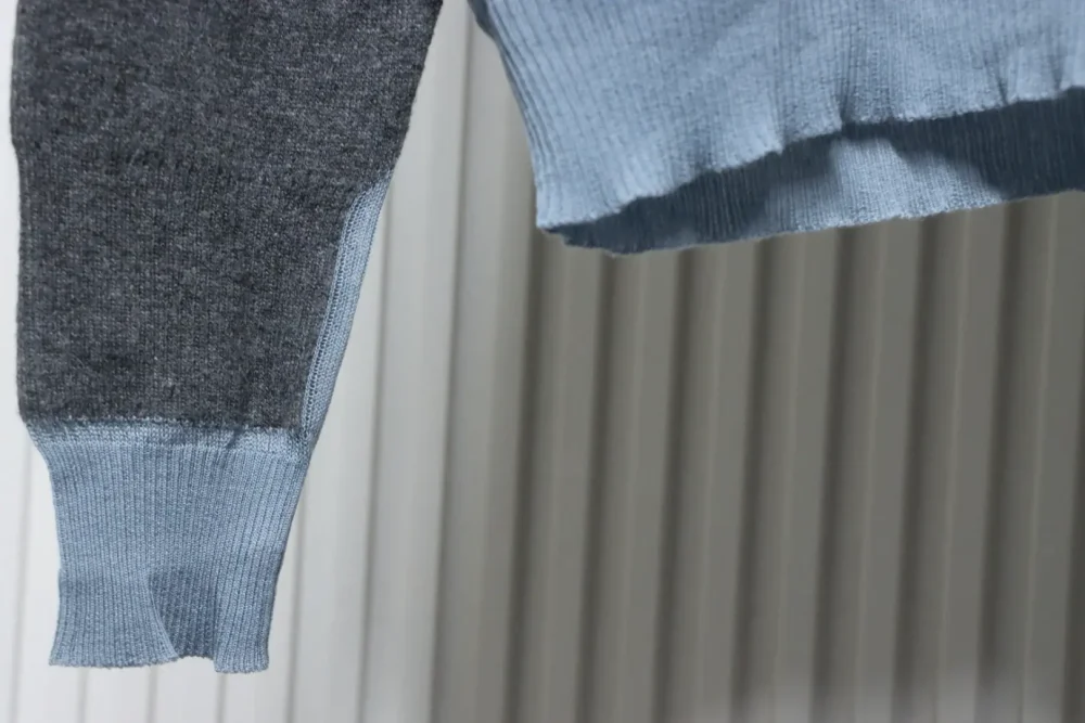 Rollkragenpullover mit Farbblockdesign – Bild 8
