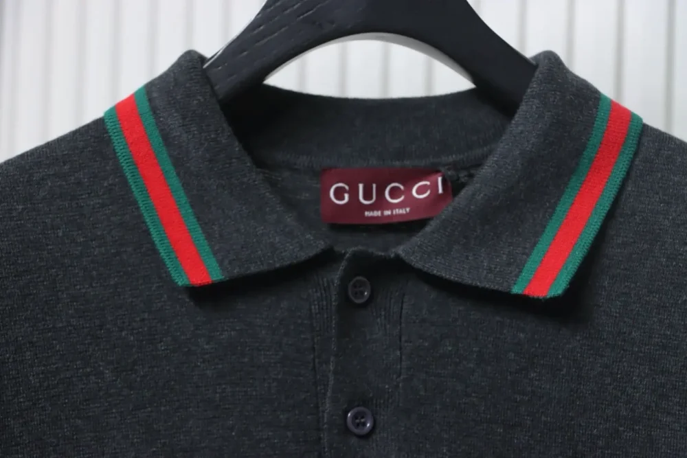 Rot-grünes Poloshirt mit Jacquard-Kragen und kurzen Ärmeln – Bild 3
