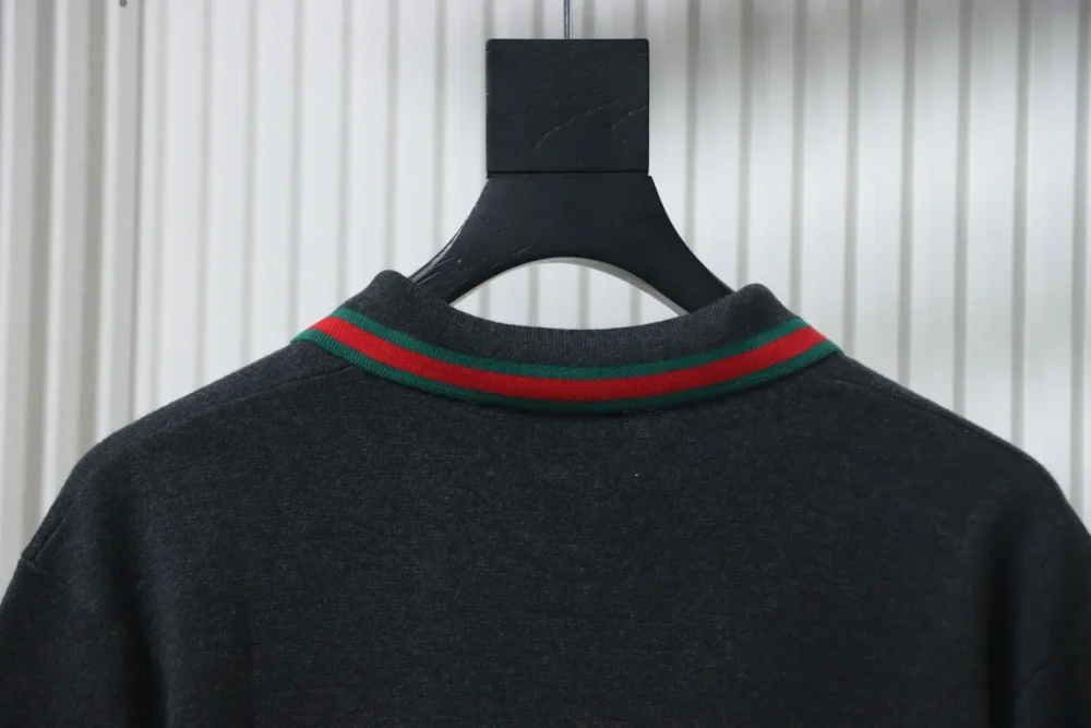 Rot-grünes Poloshirt mit Jacquard-Kragen und kurzen Ärmeln – Bild 5