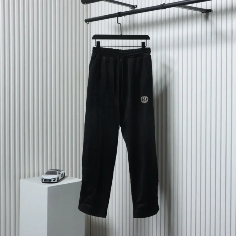 Schuluniform-Set mit hohler Doppel-G-Stickerei und halbem Reißverschluss