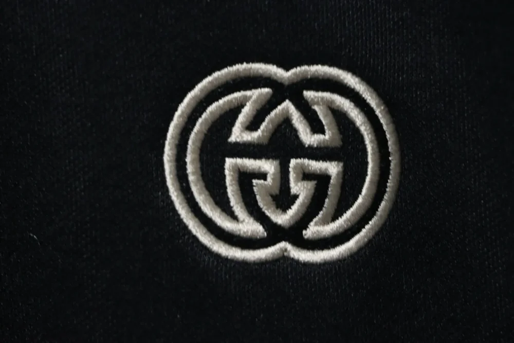 Schuluniformjacke mit hohler Doppel-G-Stickerei und halbem Reißverschluss – Bild 5