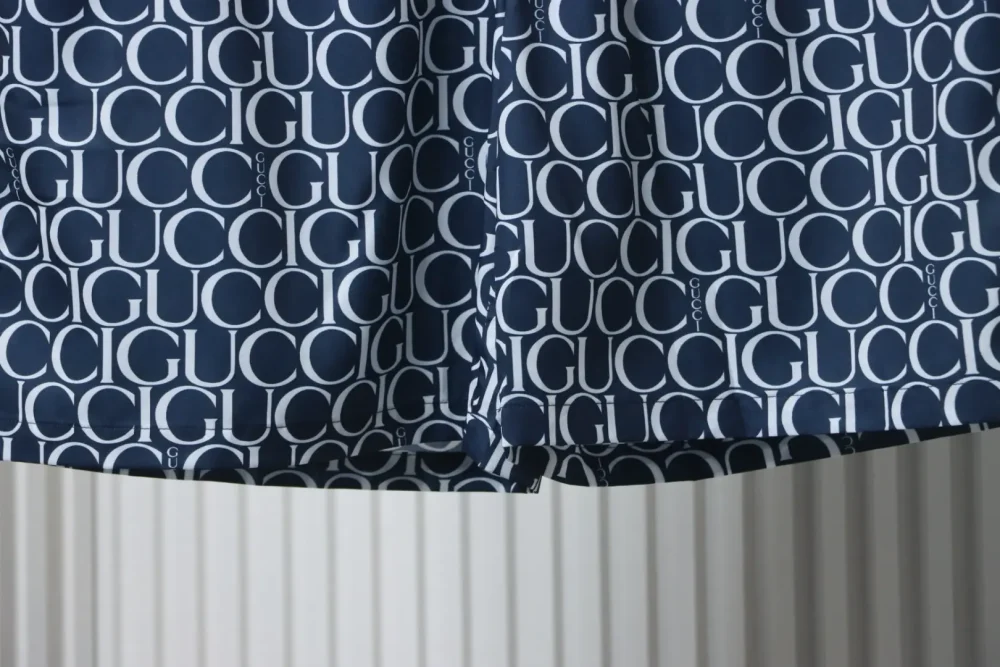 Shorts mit Allover-Barrage-Print – Bild 5