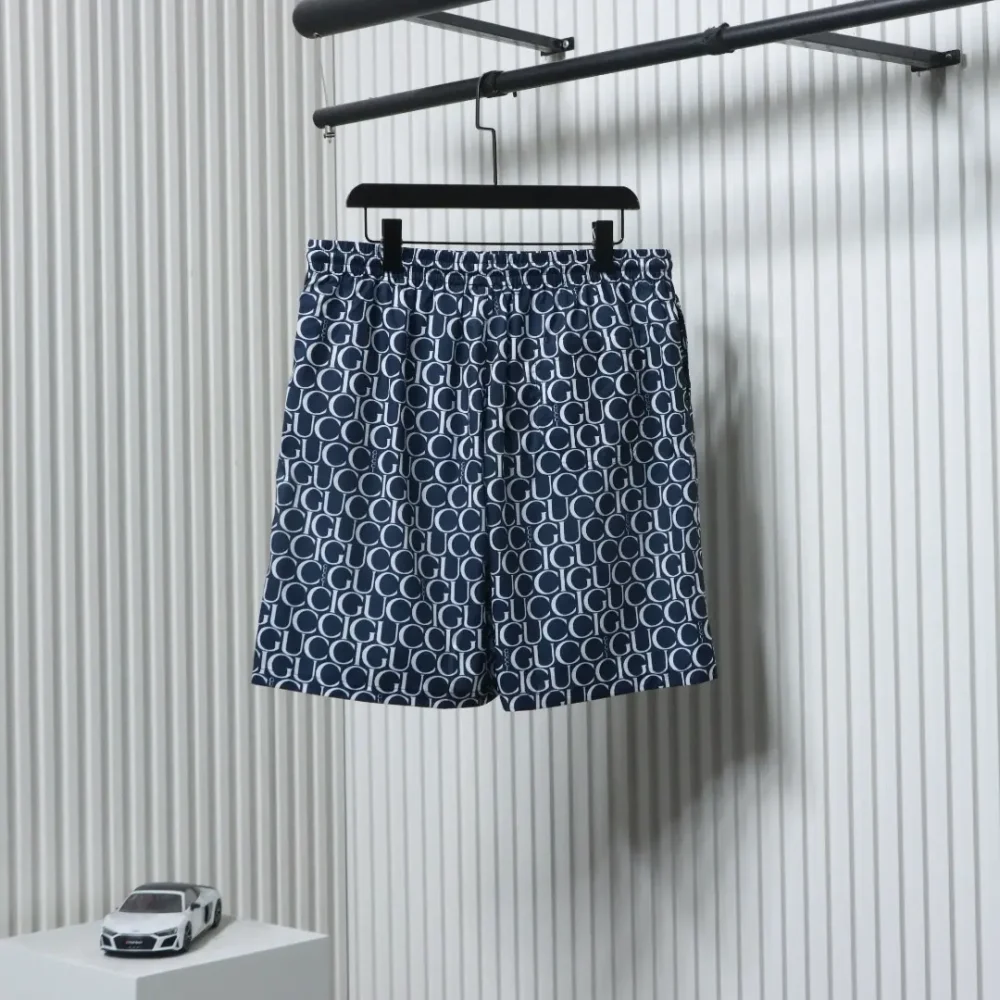 Shorts mit Allover-Barrage-Print – Bild 2
