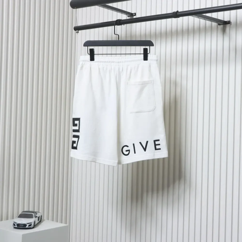 Shorts mit gesticktem GVC-Logo