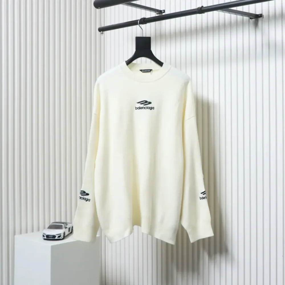 Skipullover mit Rundhalsausschnitt und 3B-Stickerei