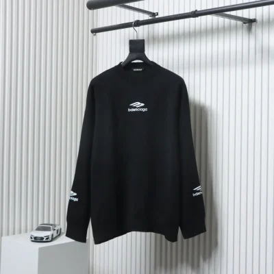 Skipullover mit Rundhalsausschnitt und 3B-Stickerei