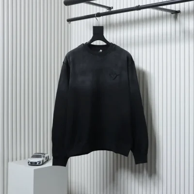 Sweatshirt mit Rundhalsausschnitt und verwaschenem Dreieckslogo in Farbverlauf