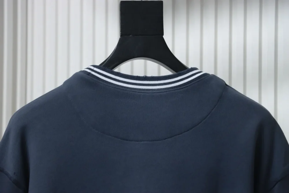 Sweatshirt mit verwaschenem Farbverlauf und Buchstabenstickerei – Bild 4
