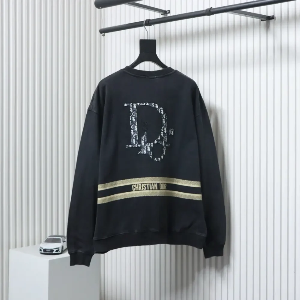 Sweatshirt mit verwaschenem Rundhalsausschnitt und gesticktem Schriftzug