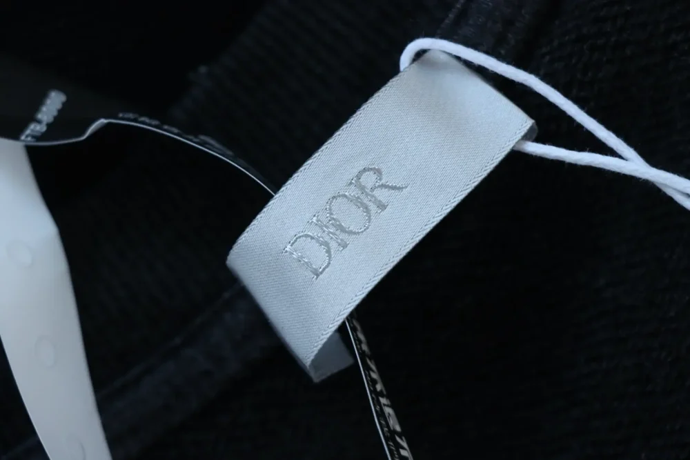 Sweatshirt mit verwaschenem Rundhalsausschnitt und gesticktem Schriftzug – Bild 7