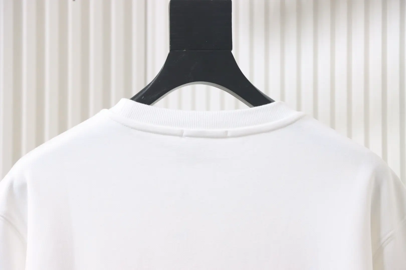 Ami Paris Sweatshirt mit Rundhalsausschnitt und kleinem Buchstaben – Bild 4