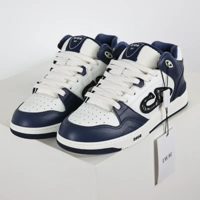 B57 Low 'Oblique Marineblaue Low-Top-Sneaker