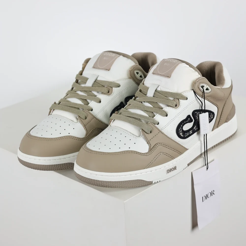 B57 Low-Top Sneaker Beige und Weiß