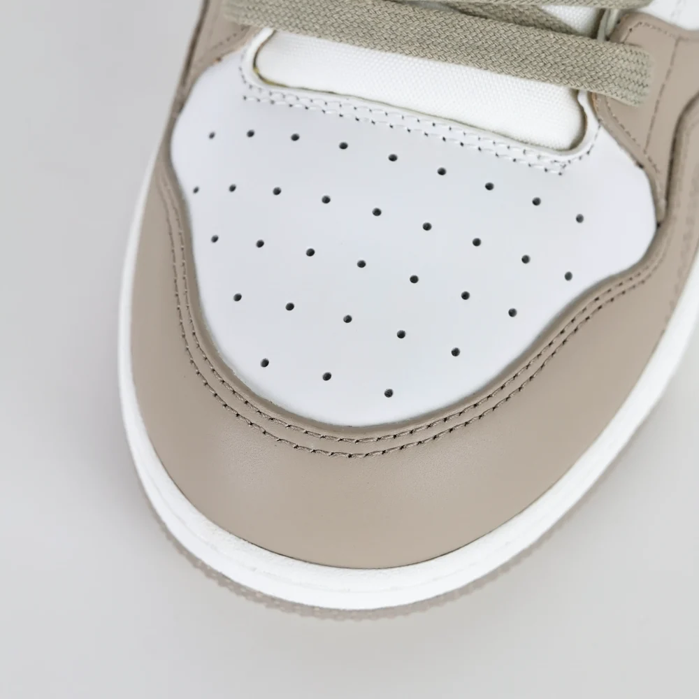 B57 Low-Top Sneaker Beige und Weiß – Bild 10