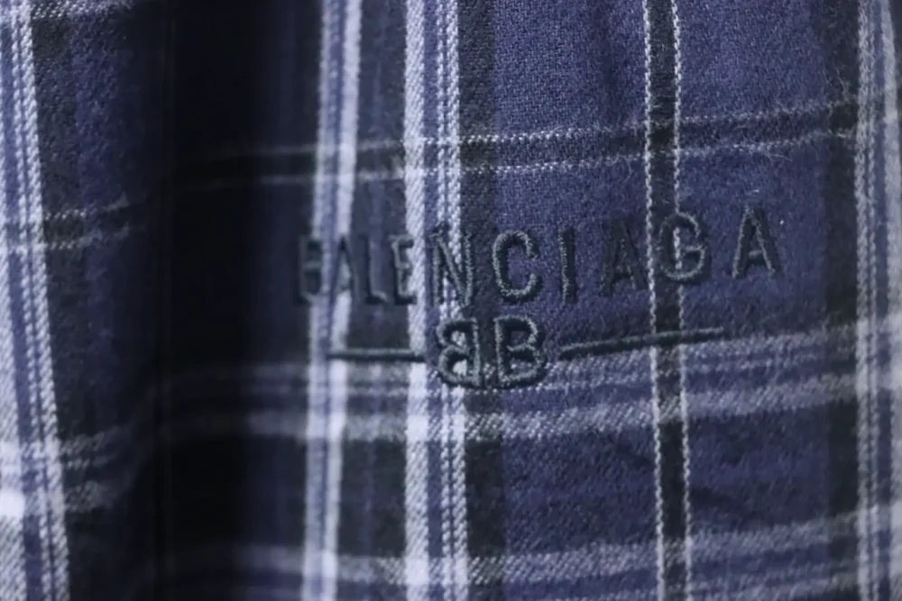 Balenciaga BLCG Blau karierte Hose mit Stickereiapplikation – Bild 6