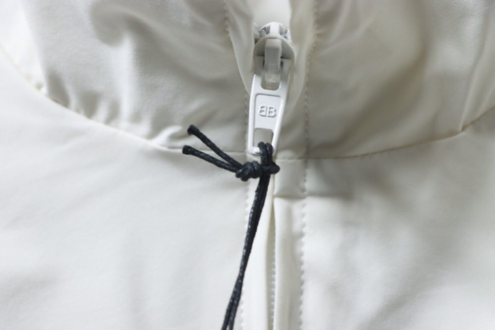 Balenciaga BLCG Sportanzugjacke in Destroyed-Optik in Weiß und Grau mit Doppelnaht – Bild 6
