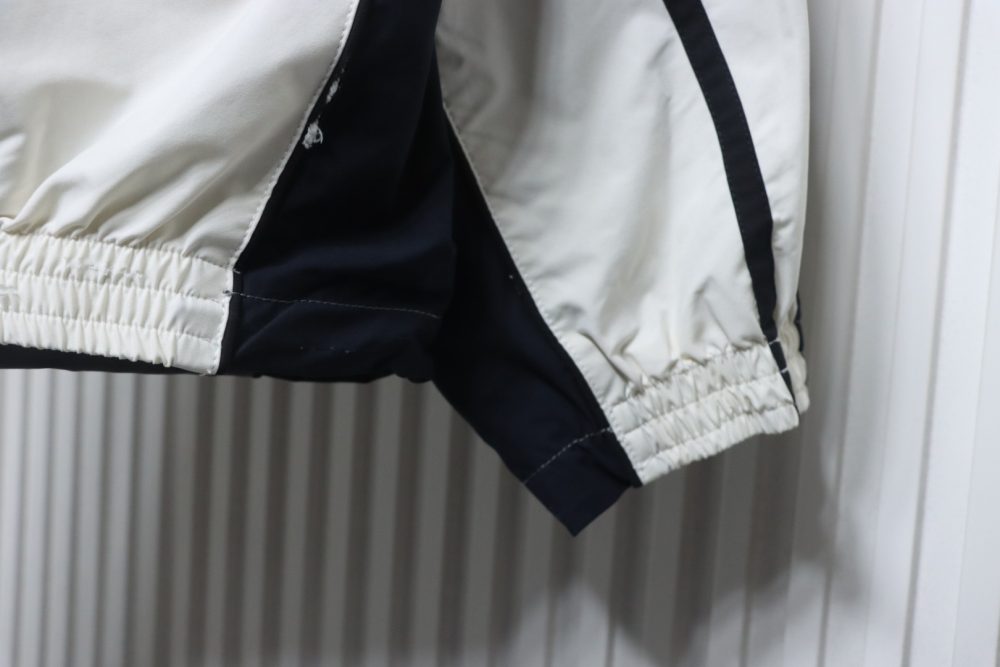 Balenciaga BLCG Sportanzugjacke in Destroyed-Optik in Weiß und Grau mit Doppelnaht – Bild 5