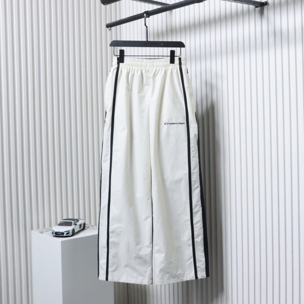 Balenciaga BLCG Weiße und graue, doppelt genähte, zerstörte Sportanzughose