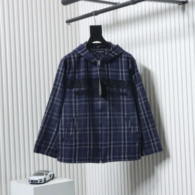 Balenciaga Blau karierte Jacke mit Applikation