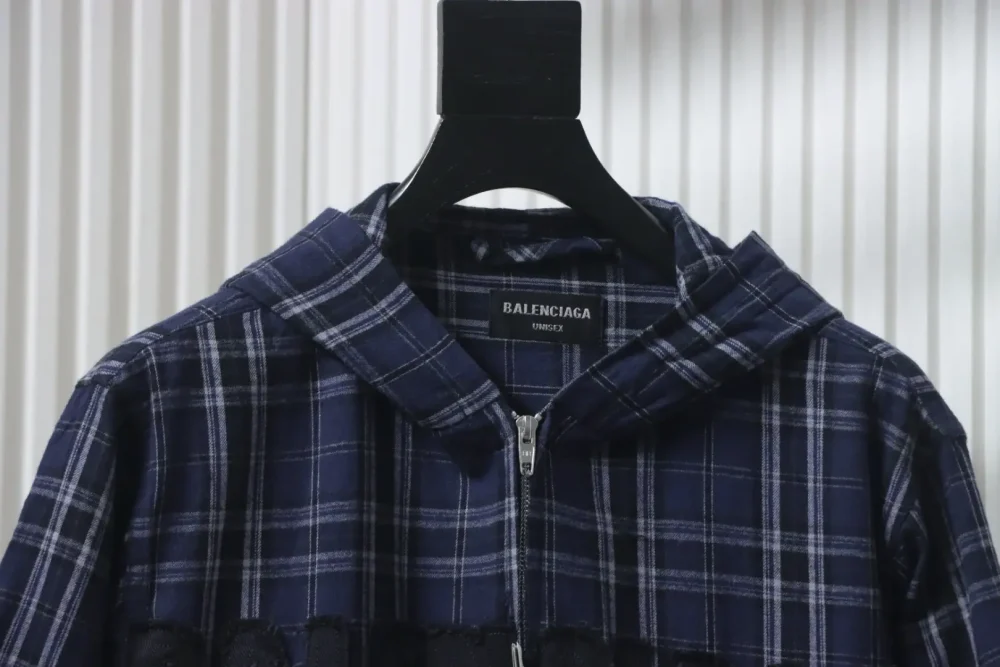 Balenciaga Blau karierte Jacke mit Applikation – Bild 3