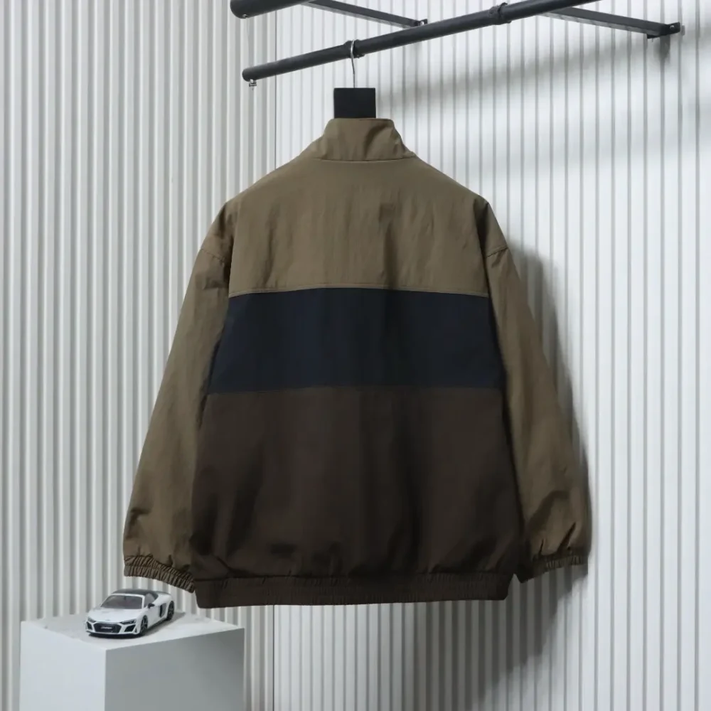 Balenciaga Dreifarbige Jacke mit Stehkragen und Doppelring-Print – Bild 17