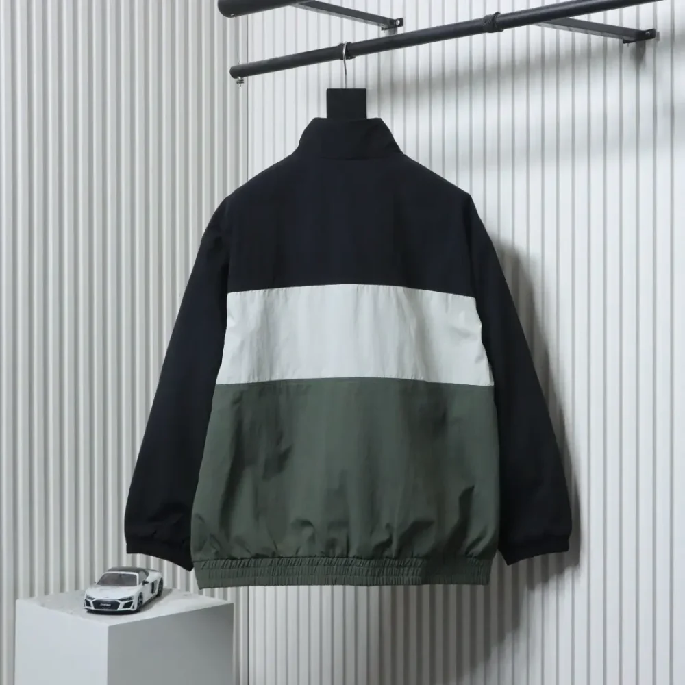 Balenciaga Dreifarbige Jacke mit Stehkragen und Doppelring-Print – Bild 15