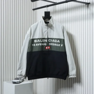 Balenciaga Dreifarbige Jacke mit Stehkragen und Doppelring-Print
