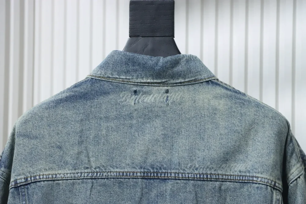 Balenciaga Gewaschene Jacke mit kleinem Buchstaben-Volldruck – Bild 4