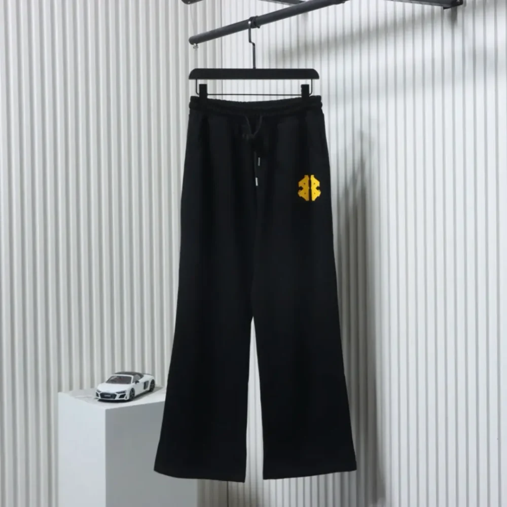 Balenciaga-Hose mit Masking Tape – Bild 11