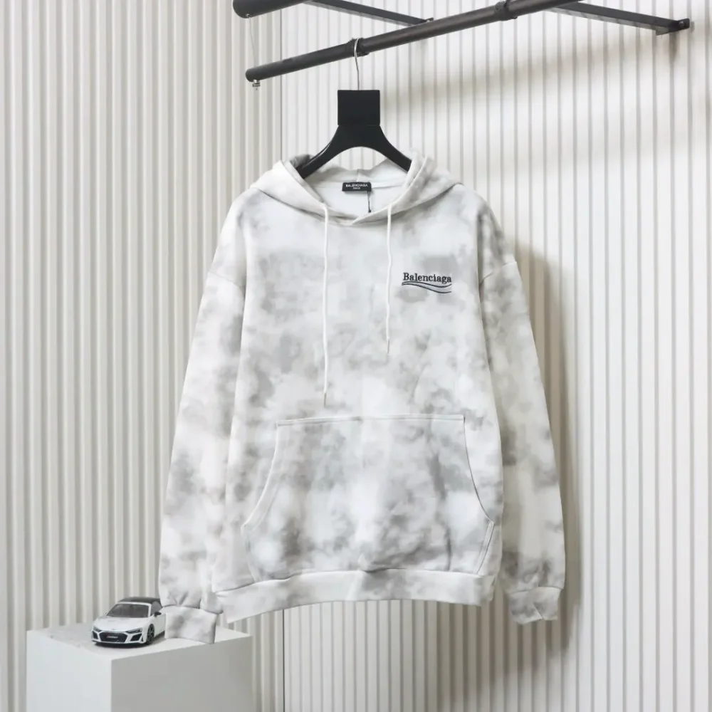 Balenciaga Kapuzensweatshirt mit schlammfarbener Distressed-Optik und Cola-Stickerei