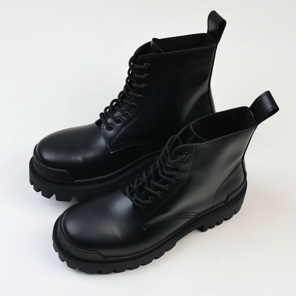 Balenciaga Lässige Martin-Stiefel aus glänzendem Leder mit dicker Sohle – Bild 7