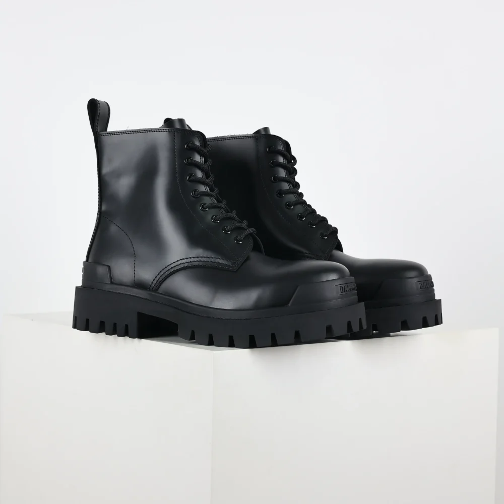 Balenciaga Lässige Martin-Stiefel aus glänzendem Leder mit dicker Sohle – Bild 2
