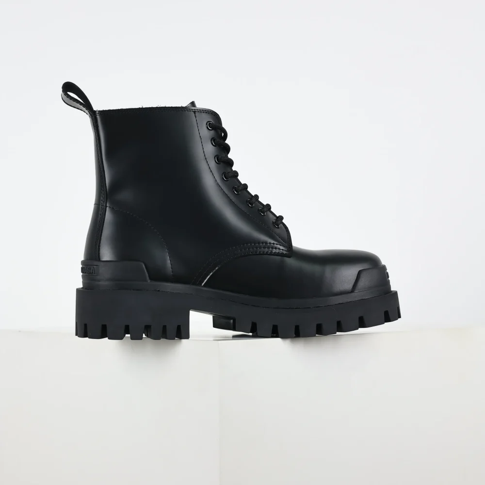 Balenciaga Lässige Martin-Stiefel aus glänzendem Leder mit dicker Sohle – Bild 6
