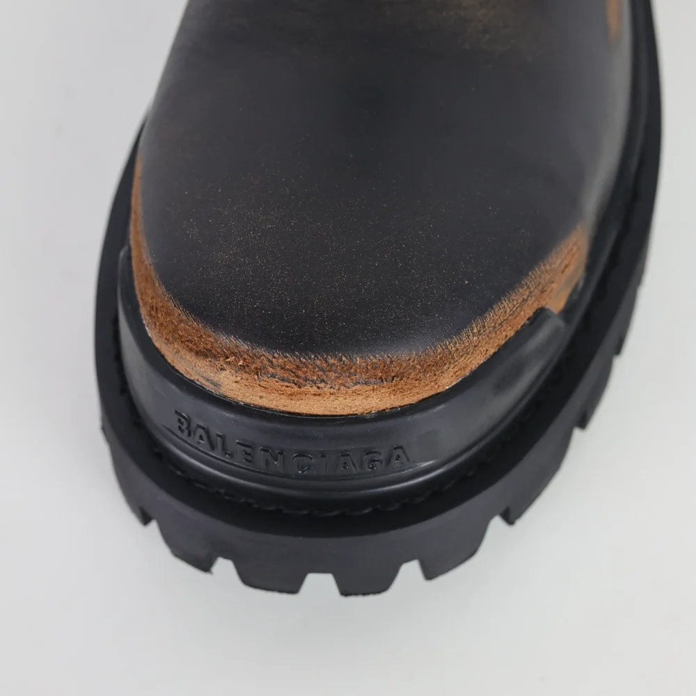 Balenciaga Lederstiefel aus echtem Leder mit dicker Sohle, abgeriebener Farbe, Distressed-Martin-Stiefel – Bild 11