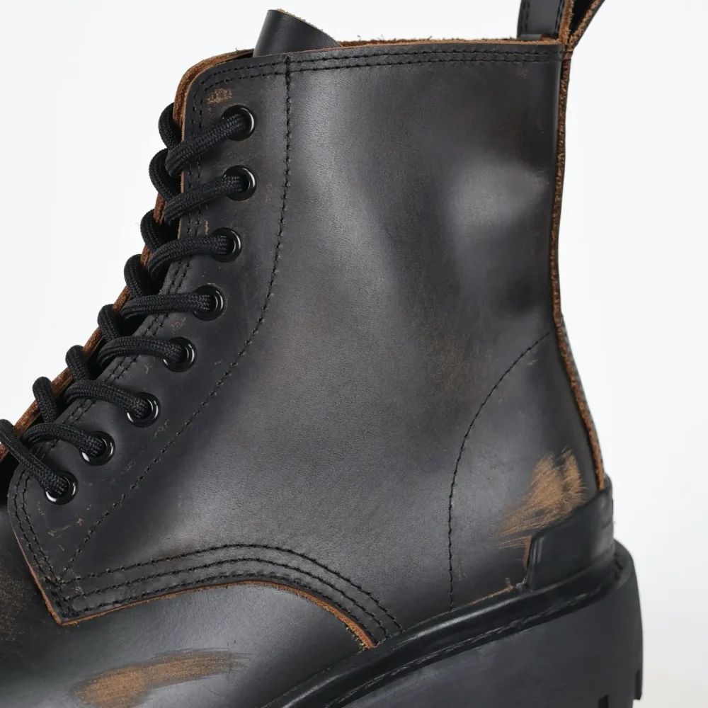 Balenciaga Lederstiefel aus echtem Leder mit dicker Sohle, abgeriebener Farbe, Distressed-Martin-Stiefel – Bild 10