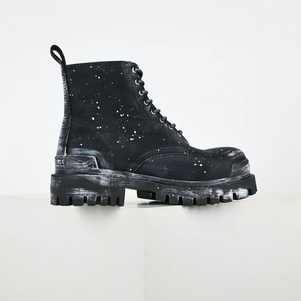Balenciaga Plateauschuhe mit altem Leder im Mickey-Stil mit alten, mit Tinte bespritzten Martin-Stiefeln von Kopf – Bild 6